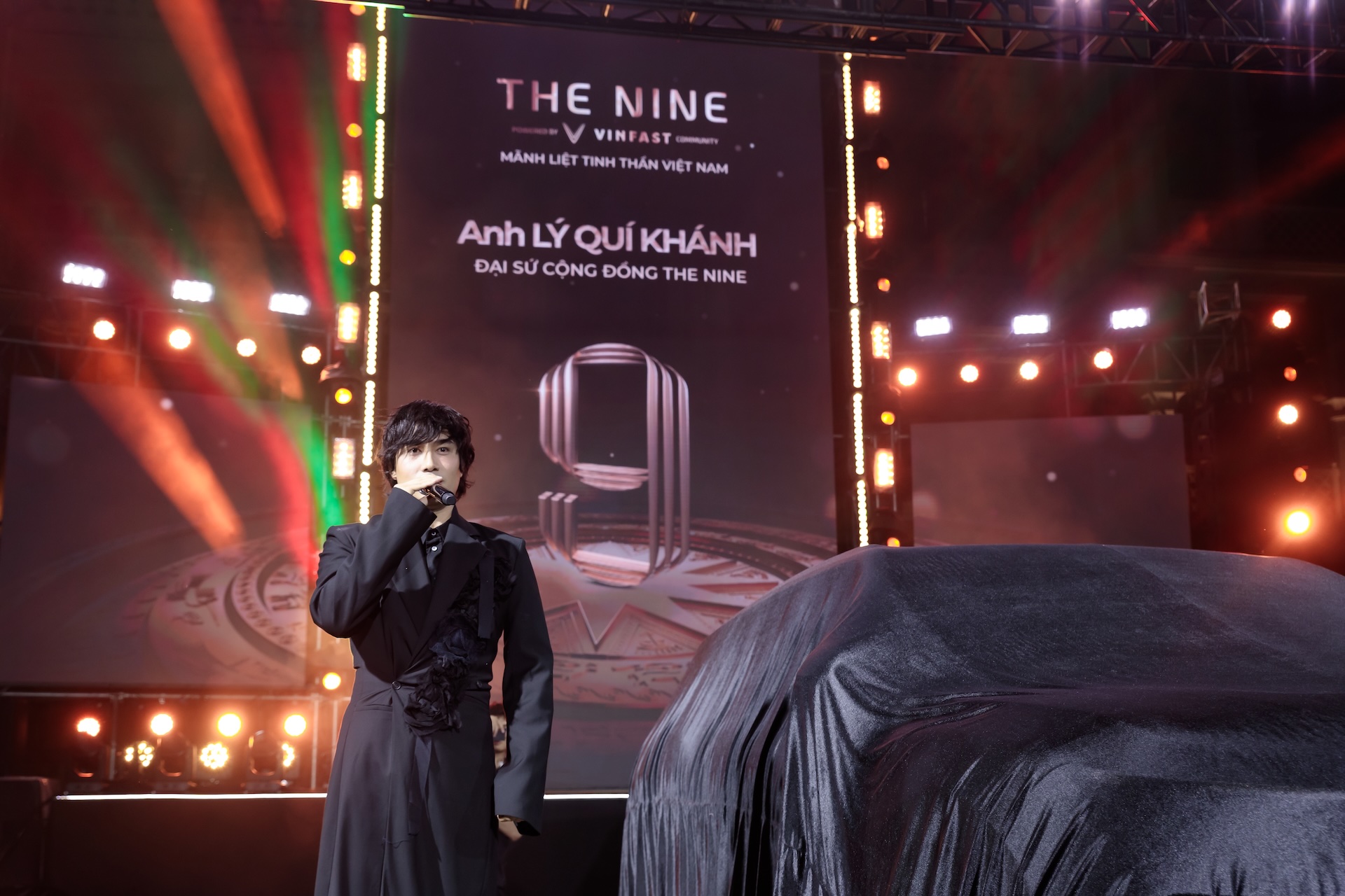 Nhà thiết kế Lý Quí Khánh là một trong những đại diện của cộng đồng tinh hoa VF 9.